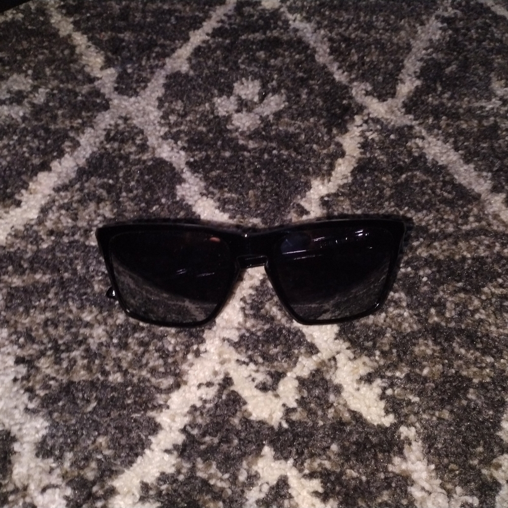 Silver XL Polished Black, Black Iridium Oakley Sunglasses